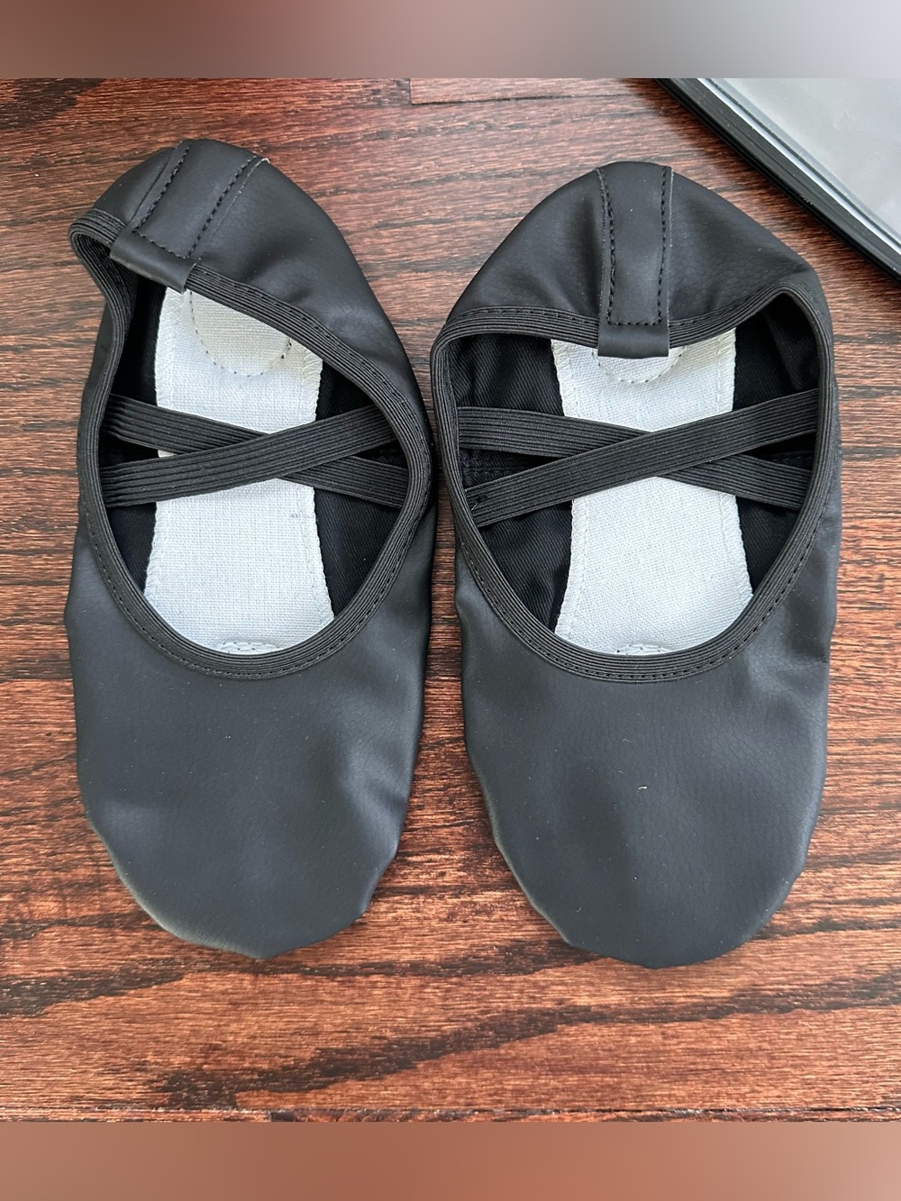 NWT Stelle black ballet slippers, size 3Y
